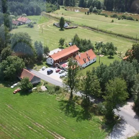 Kaminek 3*